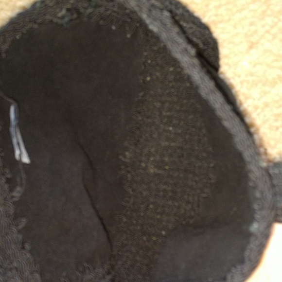 Small leather crossover bag - Picture 3 of 5